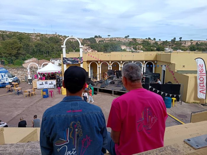 Vue sur la scène du Festi'Oaï 2026