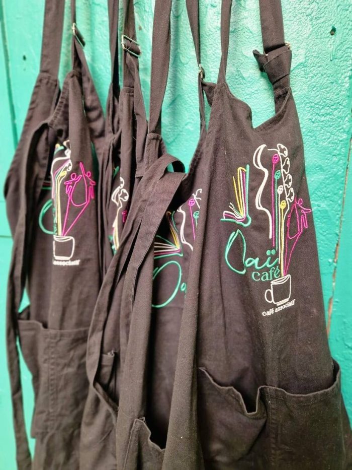 Les tabliers brodés du Oaï